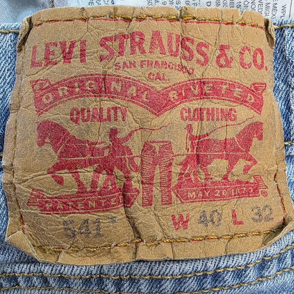 Levis 541 Athletic Taper Jeans Mens 40x32 Light Wash Denim 18181-0667